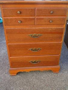 lot 9 image: 4 drawer wooden chest size 402917