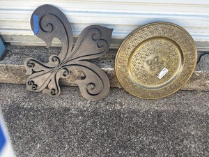 lot 25 image: Saints wall dcor qty 2 pieces