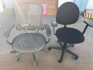 lot 137 image: rolling office chairs qty 2