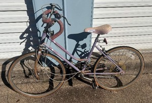 lot 135 image: Huffy sweet style 10 speed vintage bike