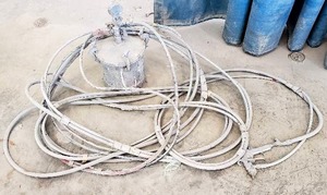 lot 172 image: Pressurized Paint Container w Hose & Paint Gun