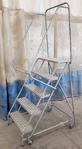 lot 30 image: Rolling 5-Step Ladder