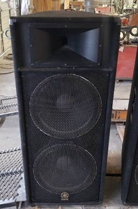 lot 50 image: Yamaha S215V 2-Way Passive Loudspeaker (2 x 15 Speakers)