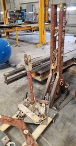 lot 37 image: Kansas Jack Power Post w Chains & Attachments
