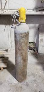 lot 77 image: CO2 Compressed Air Tank w Fill Connector (Used to fill paintball tanks)