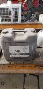 lot 89 image: Wirtgen High-Performance Gear Oil, 20 Liters (5 Gallons), Container is full.