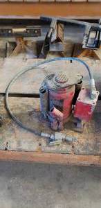 lot 102 image: Big Red 20 Ton Air Hydraulic Bottle Jack