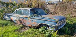 lot 110 image: 1960 Chevrolet Impala VIN 01819S224774, Has Title, Will need to be towed