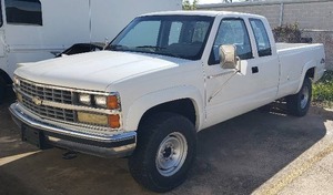lot 6 image: 1988 Chevrolet Silverado 2500 4x4 Long Bed w 454 Engine  Has Key & Title. Restored & Runs Great See Description for more information.