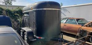 lot 117 image: Dual Axle 2-Horse Trailer w Front Feed Compartments & Storage