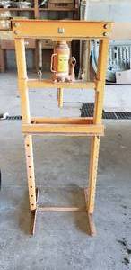 lot 144 image: 12 Ton Hydraulic Press