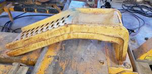 lot 169 image: Vehicle Ramp Set