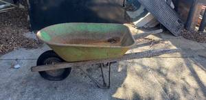lot 194 image: Metal Wheelbarrow
