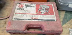 lot 212 image: Matco Spring Compressor Set, Model SC200S