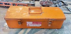 lot 214 image: Inesco 4-Ton BodyFrame Repair Set w Heavy Duty Steel Case, Model 5800-S
