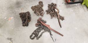 lot 224 image: Lot of 4 Towing Chains w Hooks & 2 Come Alongs