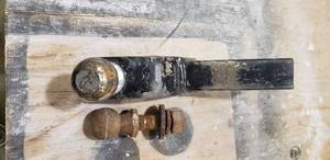 lot 245 image: 5 Drop Tow Hitch w 2.5 Receiver & 2 516 Ball