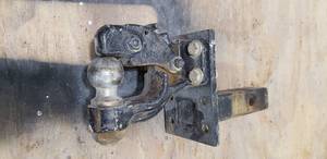 lot 246 image: Combination Pintle Hook & Ball Mount Hitch, 8 Ton & 2 Ball