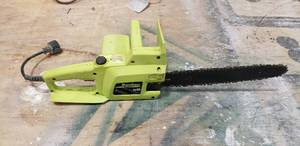 lot 251 image: Poulan 1420 14 Electric Chain Saw