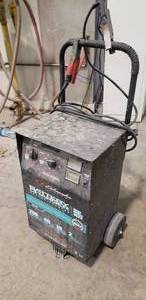 lot 274 image: Schumacher Electric Battery Charger