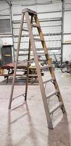 lot 284 image: Werner 8 Extra Heavy Duty Fiberglass Ladder