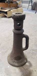 lot 291 image: Antique Badger Railroad Screw Jack