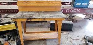 lot 315 image: Metal Work Desk w Storage