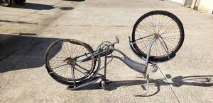 lot 328 image: Vintage Hawthorne Girls Bicycle