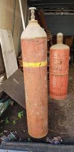 lot 337 image: Co2 Tank.  Feels Full