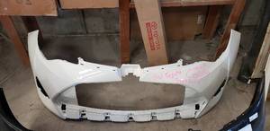 lot 263 image: 2023 Toyota Corolla White Front bumper, Paint Coded 040