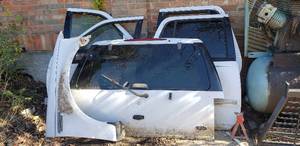 lot 344 image: Lot of Ford Expedition Parts.  Doors & Lift Gate