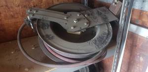 lot 355 image: Industrial Retractable Hose Reel w Hose