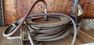 lot 357 image: Industrial Retractable Hose Reel w Hose