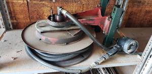 lot 359 image: Industrial Retracbale Oil Hose Reel w Gun