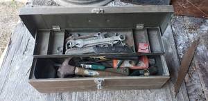 lot 360 image: Vintage Dunlap Tool Box w Contents