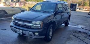 lot 91 image: 2004 Chevrolet Trailblazer LS.  Has title.  Runs & Drives.