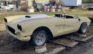 lot 5 image: 1961 Chevrolet Corvette w Original Body & SO MANY PARTS MORE PARTS PHOTOS ADDED 1213 See Description for more information.