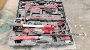 lot 322 image: Matco Tools 4-Ton Body Repair Kit, Model BRK4T