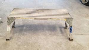 lot 311 image: Werner Work Platform, 225lb Capacity