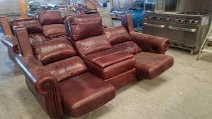 lot 426 image: Beautiful Millstone Hunter Walnut Solid Leather Sofa.  Needs new motors.