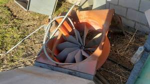 lot 438 image: Greenhouse Temperature Control Greenhouse Fan w .5 HP Motor