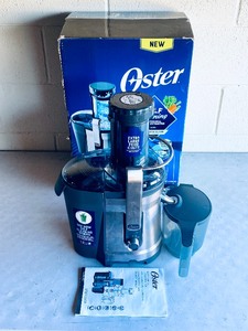 lot 8 image: Oster Self Cleaning Professional Juice Extractor With Auto Clean