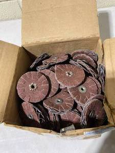 lot 31 image: 2 14 Spin-on Overlap Sanding Discs, Grit80 - In Quantity & Condition As Shown