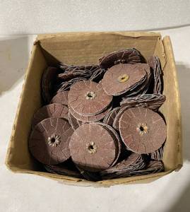 lot 35 image: 2 14 Spin-on Overlap Sanding Discs, Grit80 - In Quantity & Condition As Shown