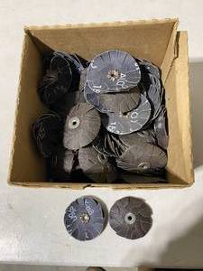 lot 38 image: 2 12 Spin-on Overlap Sanding Discs, Grit150 - In Quantity & Condition As Shown