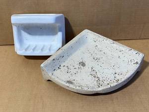 lot 109 image: Lot of 2 - Bath Lot - In Condition As Shown