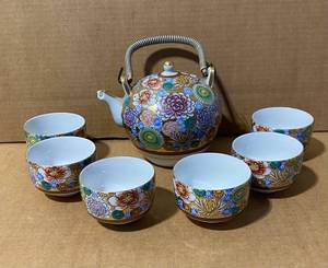 lot 110 image: Lot of 7 - Floral Design Made In Japan (6) Tea Cups & 1 Pot - In Condition As Shown