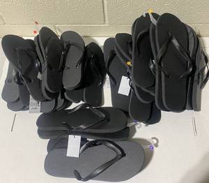 lot 224 image: Lot of 18 - New West Loop Womens Flip Flops - 8  Small 56, 8  Large 1112, 2  X-Large 13 - As Shown