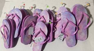 lot 226 image: Lot of 13 - New West Loop Womens Flip Flops - 6  Small 56, 3  Medium 78, 4  Large 910 - As Shown