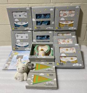 lot 253 image: Lot Of 13 - New Moons & Stars Baby Lot - In Condition As Shown